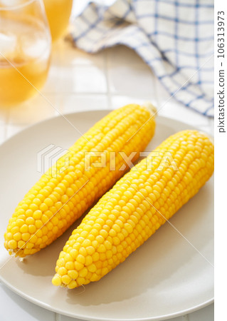 Boiled corn Boiled corn 106313973