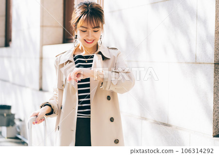 Business women 106314292