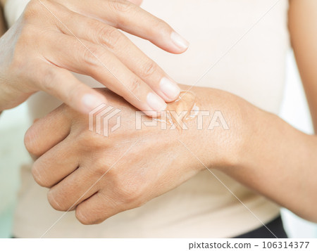 Woman Apply Aloe Vera Gel Cream Lotion on Skin Arm after Shower, Skincare Cosmetic Beauty for Girl, Moisturizer Mask Injury Medicine Facial Face and Body Care, Ingredient Spa Home Health Nature. Woman Apply Aloe Vera Gel Cream Lotion on Skin Arm after Shower, Skincare Cosmetic Beauty for Girl, Moisturizer Mask Injury Medicine Facial Face and Body Care, Ingredient Spa Home Health Nature. 106314377