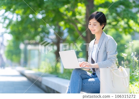Young office casual business woman operating a personal computer in an office district Young office casual business woman operating a personal computer in an office district 106315272