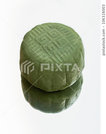 Delicious green mooncake is filled with taro, black sesame and golden thread egg which are reflected on white background. Delicious green mooncake is filled with taro, black sesame and golden thread egg which are reflected on white background. 106316003