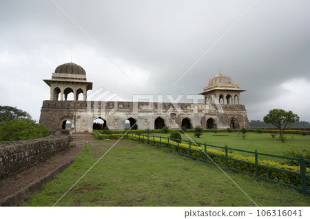 Rani Rupmati Pavilion constructed on the edge of the precipice overlooking Nimar Valley  originally been a watchtower located in Mandu, Madhya Pradesh, India 106316041