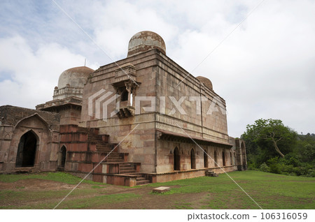 Dai Ka Mahal,  a tomb of a lady, standing on a lofty basement having rooms with arched openings for the keepers of the tomb located in Mandu, Madhya Pradesh, India 106316059