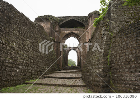 Delhi Darwaja, located in Mandu, Madhya Pradesh, India Delhi Darwaja, located in Mandu, Madhya Pradesh, India 106316090