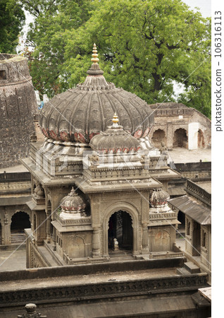Shri Ahilyeshwar Mandir, situated in Ahilya Devi Fort complex on the banks of River Narmada, Maheshwar, Madhya Pradesh, India 106316113