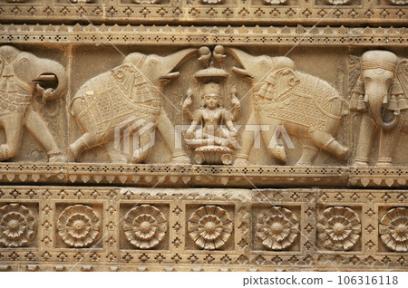 Carving details on the outer wall of Shri Ahilyeshwar Mandir, situated in Ahilya Devi Fort complex on the banks of River Narmada, Maheshwar, Madhya Pradesh, India 106316118