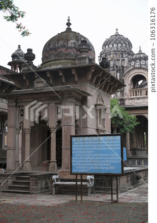 Chhattri or cenotaph tomb of Hansa Raje, Lakshmi Bai of the princely rulers of Dhar, the Punwar family, located in Dhar, Madhya Pradesh, India Chhattri or cenotaph tomb of Hansa Raje, Lakshmi Bai of the princely rulers of Dhar, the Punwar family, located in Dhar, Madhya Pradesh, India 106316176