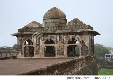 Partial view of Jahaz Mahal, built on a narrow strip of land between Munj Talao and Kapur Talao a palace that looks like a ship, was built by Sultan Ghiyasuddin Khilji as a harem,Mandu, Madhya Partial view of Jahaz Mahal, built on a narrow strip of land between Munj Talao and Kapur Talao a palace that looks like a ship, was built by Sultan Ghiyasuddin Khilji as a harem,Mandu, Madhya 106316186