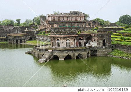 Taveli Mahal and Kapur Talao, situated in the fort opposite Jahaz Mahal, built by Sultan Ghiyasuddin Khilji as a harem Mandu, Madhya Pradesh, India Taveli Mahal and Kapur Talao, situated in the fort opposite Jahaz Mahal, built by Sultan Ghiyasuddin Khilji as a harem Mandu, Madhya Pradesh, India 106316189