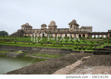 Jahaz Mahal, built on a narrow strip of land between Munj Talao and Kapur Talao a palace that looks like a ship, was built by Sultan Ghiyasuddin Khilji as a harem,Mandu, Madhya Pradesh, India Jahaz Mahal, built on a narrow strip of land between Munj Talao and Kapur Talao a palace that looks like a ship, was built by Sultan Ghiyasuddin Khilji as a harem,Mandu, Madhya Pradesh, India 106316190