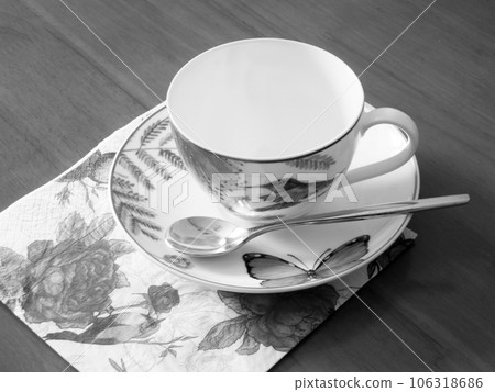 Empty coffeecup standing on wooden table for dark tasty coffee 106318686