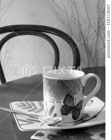 Beauty coffeecup standing on wooden table with dark tasty coffee 106318687