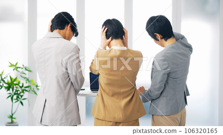 A group of business people who are worried in the office 106320165