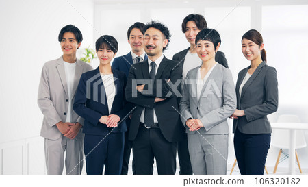 來自不同世代的商人團體 來自不同世代的商人團體 106320182