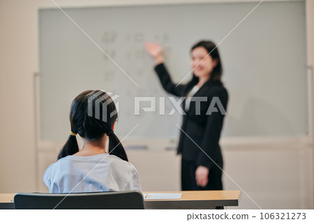 在補習班學習的小學生 106321273