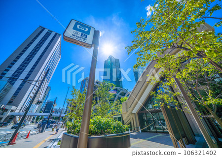 日本東京城市景觀 新開放的神谷町站入口和新景點、麻布台之丘等景觀。 106321402