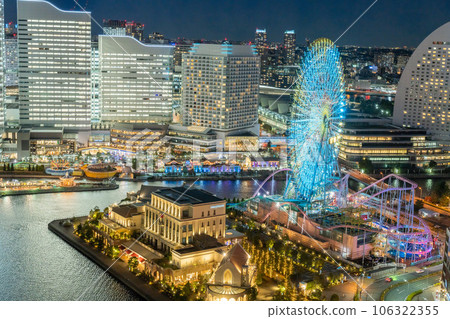 Minato Mirai night view with Ferris wheel and hotel 106322355