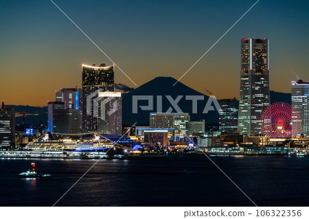 Magic Hour in Minatomirai where you can see Mt.Fuji 106322356
