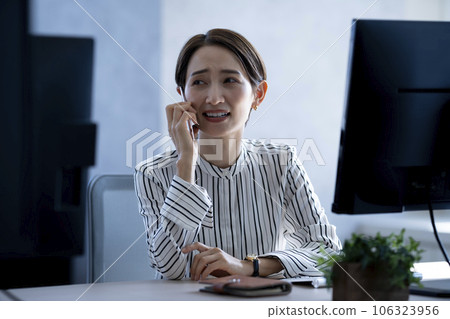 Business woman working overtime 106323956