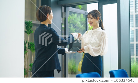 shop clerk seeing off customers shop clerk seeing off customers 106324543