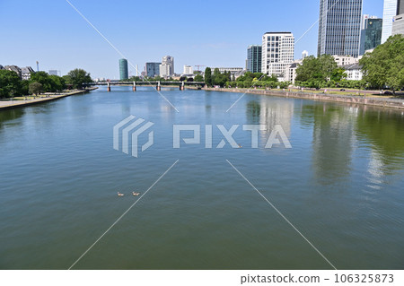 美因河和法蘭克福市/德國法蘭克福 106325873