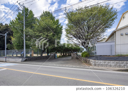 西原村西原中學門 106326210