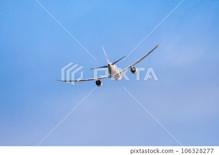 起飛的飛機 106328277