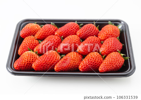 草莓白色背景 草莓白色背景 106331539