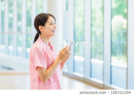 medical workers using smartphones 106332294