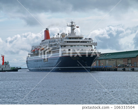 Nippon Maru / Docking at Otaru Port No. 3 Wharf Nippon Maru / Docking at Otaru Port No. 3 Wharf 106333504