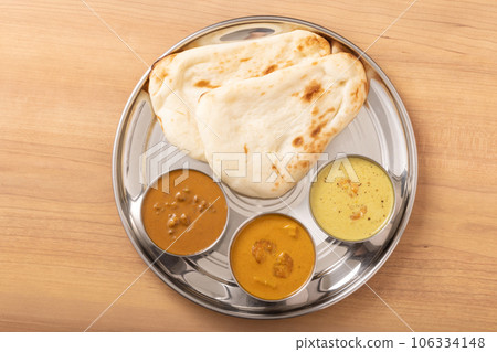 南印度咖哩和印度烤餅(羊肉 keema 棕色 masala 棕色 moily) 南印度咖哩和印度烤餅(羊肉 keema 棕色 masala 棕色 moily) 106334148