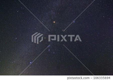 冬天的星空獵戶座和銀河系 106335694