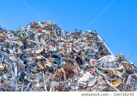 成堆的金屬廢料 106336240