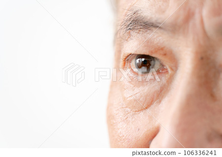 高級男性眼睛形象 106336241