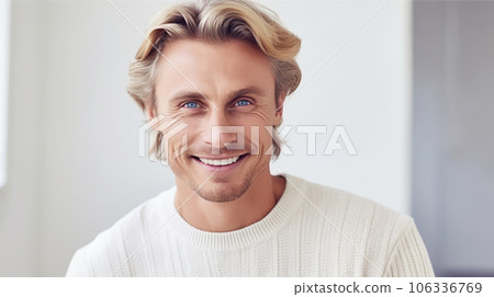 一位 40 多歲和 50 多歲留著鬍子的年輕白人的肖像臉 106336769