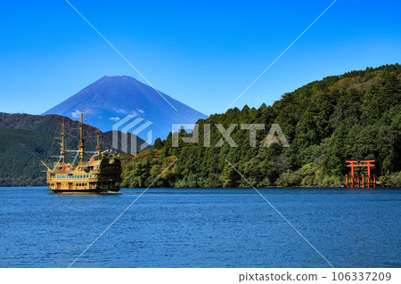 神奈川縣箱根町的蘆之湖和秋天的富士山 神奈川縣箱根町的蘆之湖和秋天的富士山 106337209