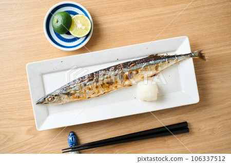 鹽烤秋刀魚 106337512