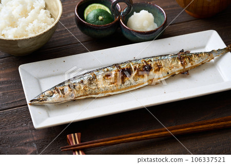 鹽烤秋刀魚 106337521