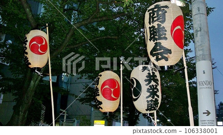 ``Okusawa Orochi Mikoshi (September 2010)'' Lanterns and paper lanterns of Kyoei Mutsumi and Shomutsukai. break is near 106338001