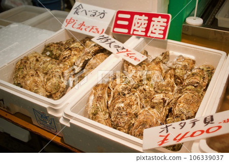 Extra-large oysters from Sanriku Extra-large oysters from Sanriku 106339037