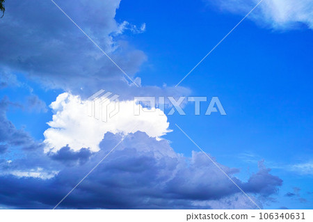藍色的天空和雲圖像 藍色的天空和雲圖像 106340631