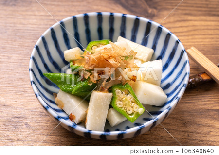 Chinese yam and okra tossed with rice 106340640