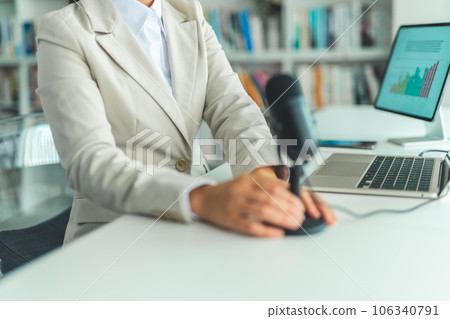 有在線會議的婦女 106340791