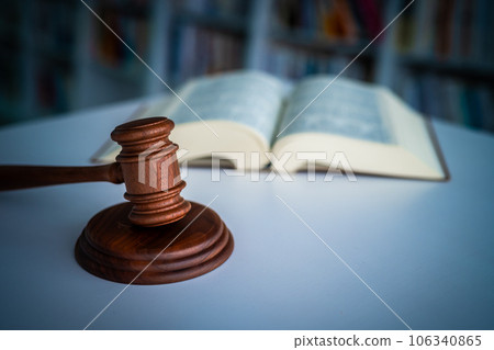 Legal image (conceptual image) 106340865