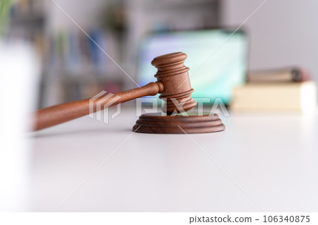 Legal image (conceptual image) 106340875