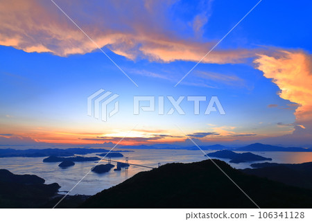 [Ehime Prefecture] Kurushima Kaikyo Bridge at sunset (Shimanami Kaido) 106341128