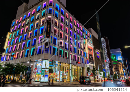 東京中央區銀座五丁目十字路口夜景 106341314