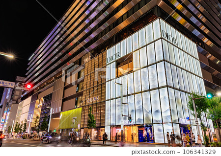 東京都中央區銀座六丁目十字路口夜景 106341329