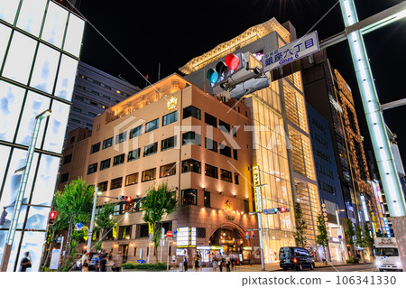 東京都中央區銀座六丁目十字路口夜景 106341330