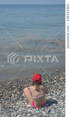 The problem of pollution of the world's oceans. Garbage in the Black Sea. 106343002